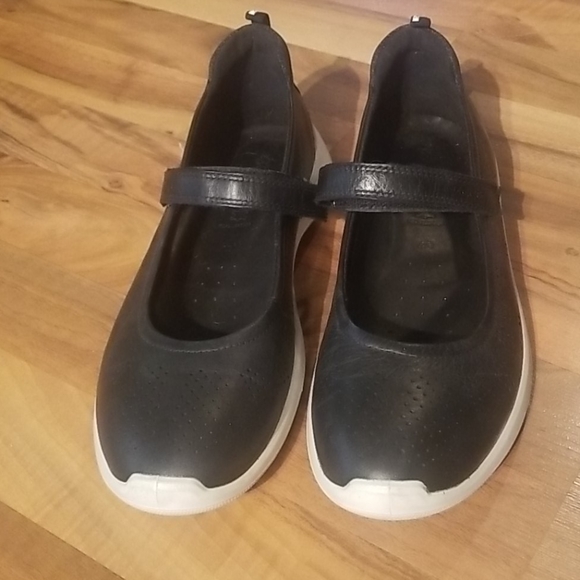 ecco black flats